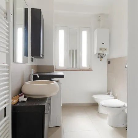 Guesthost - Brenta M3 Balcony * Milão